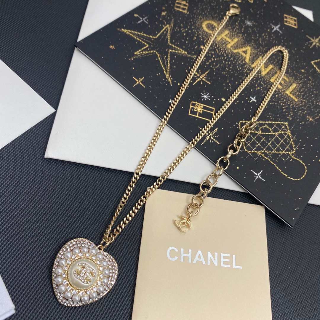 B409  Chanel necklace