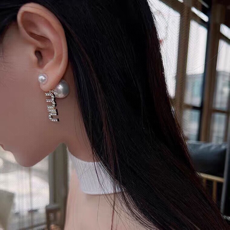 Miumiu pearls earrings 110600