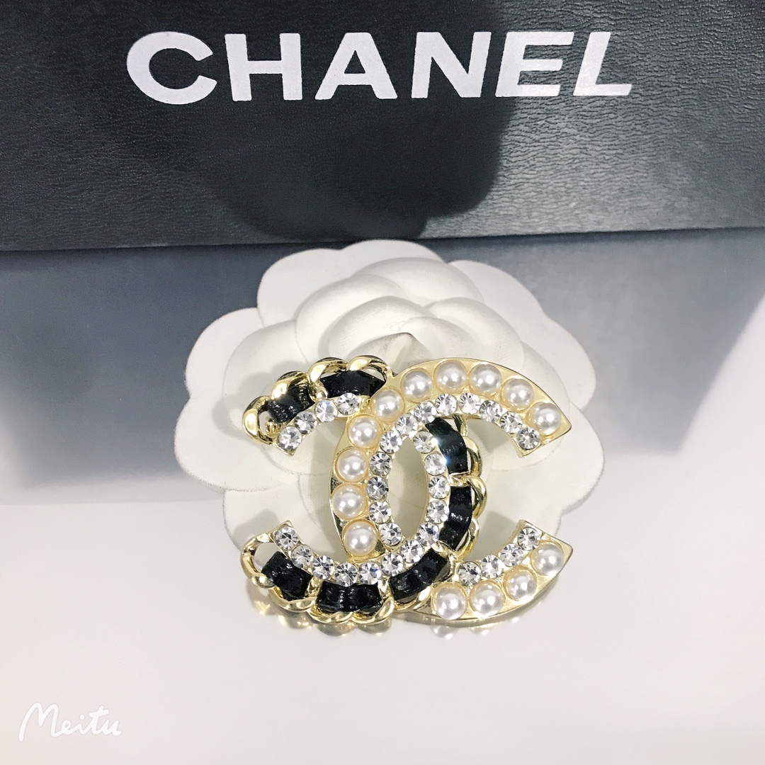 Chanel brooch 110658