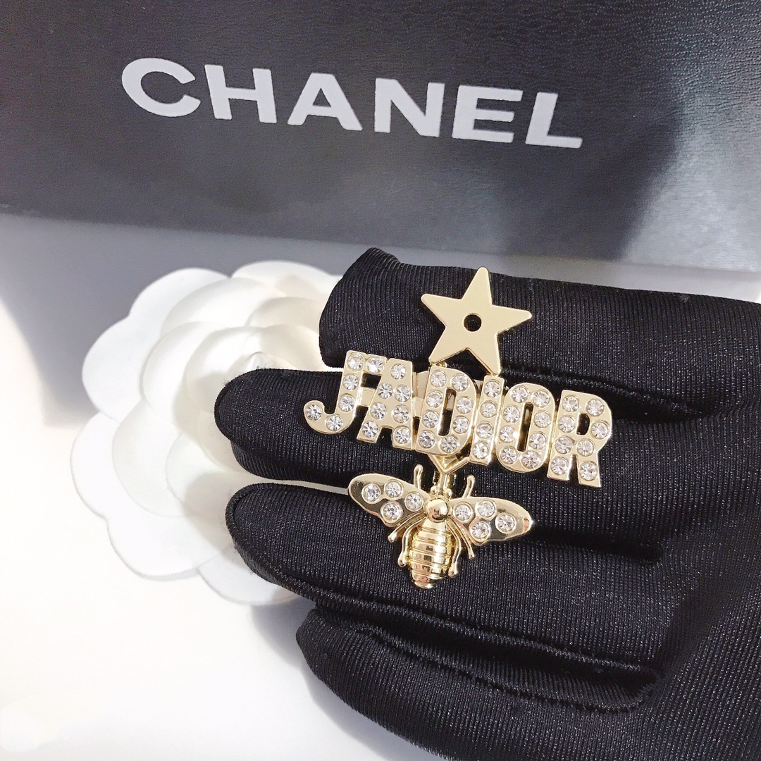 JADior brooch 110657