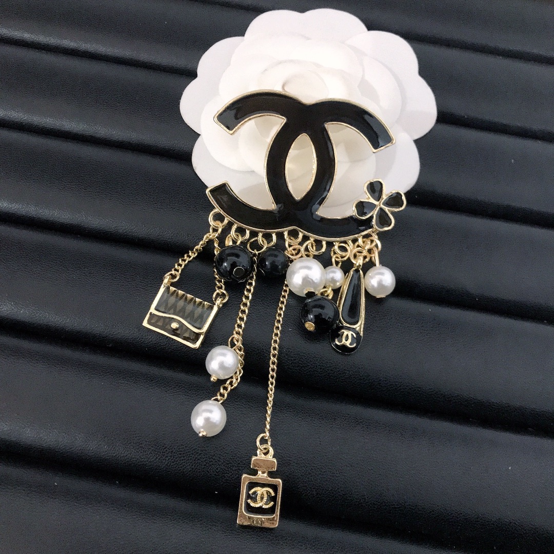 Chanel brooch 110655