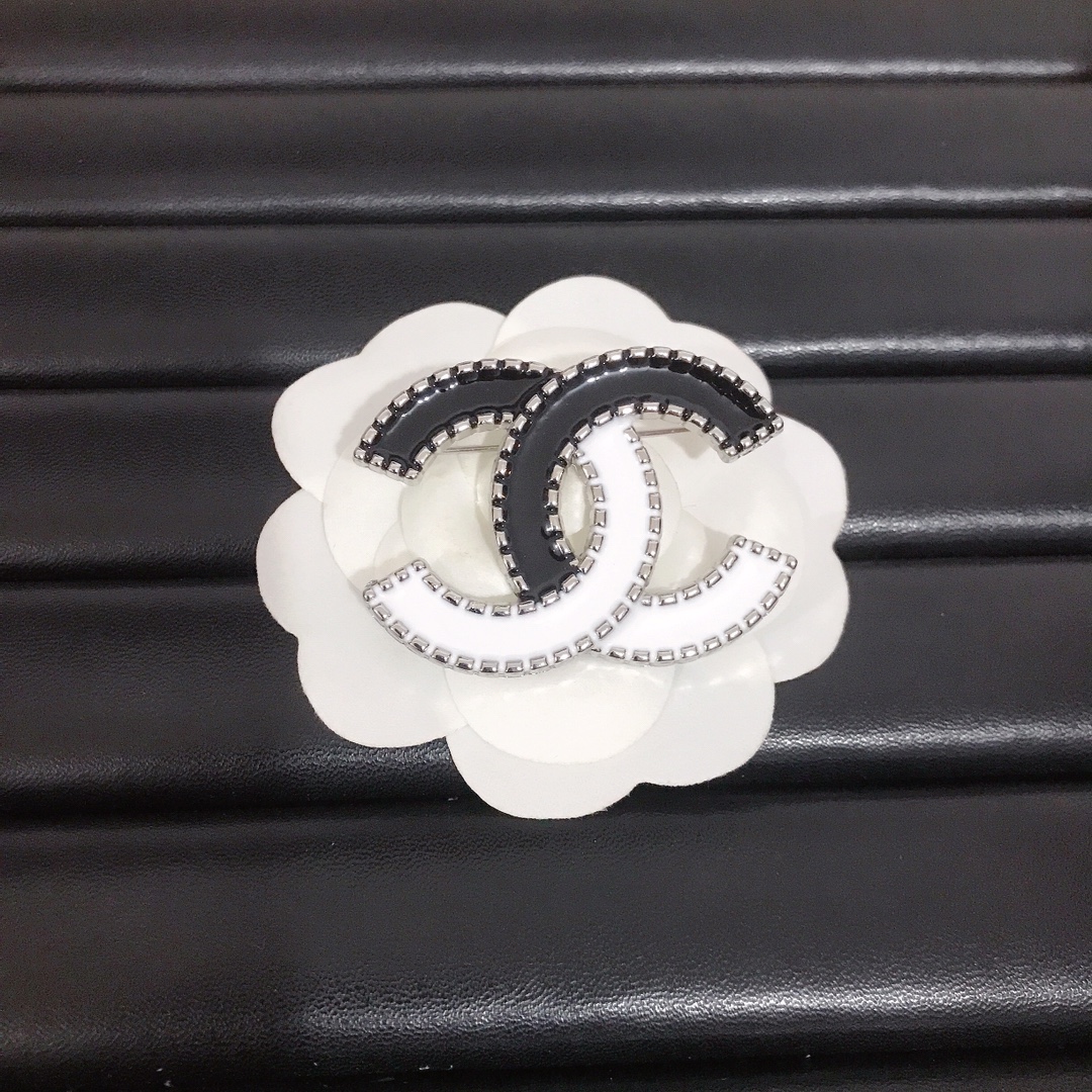 Chanel brooch 110653