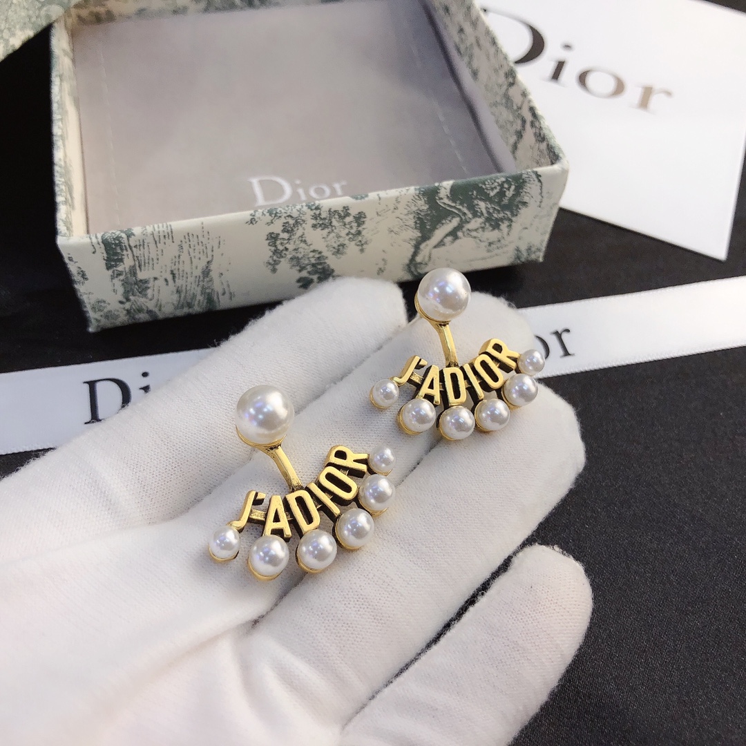 A429 Dior pearls earrings