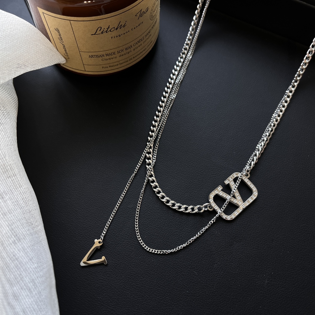 X491 Valentino necklace