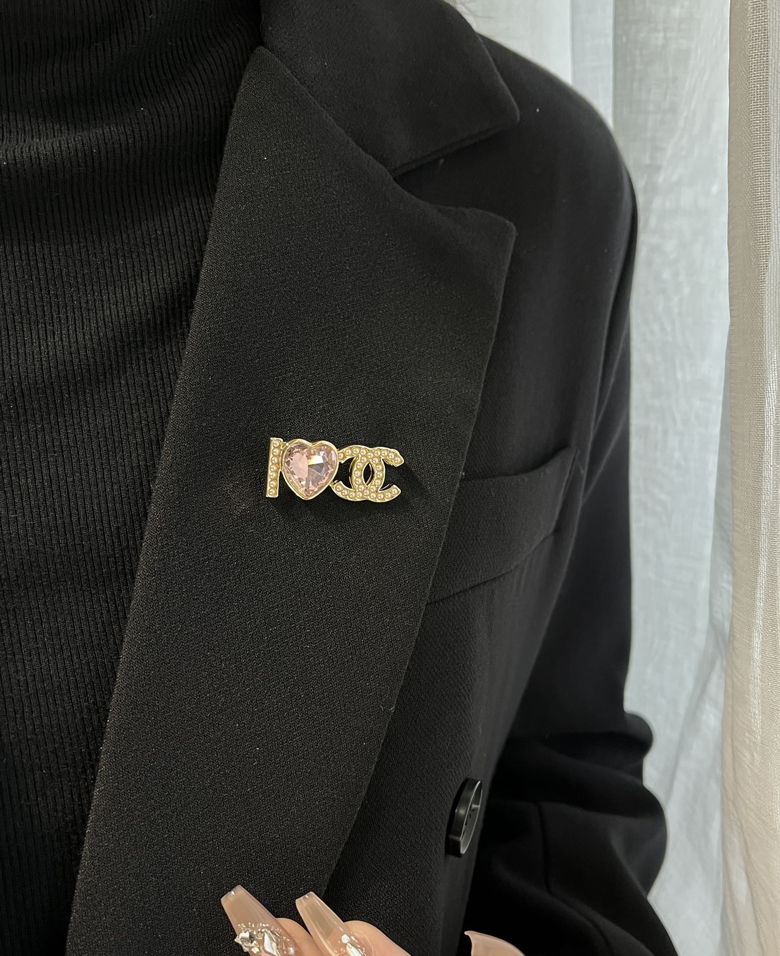 D133 Chanel brooch