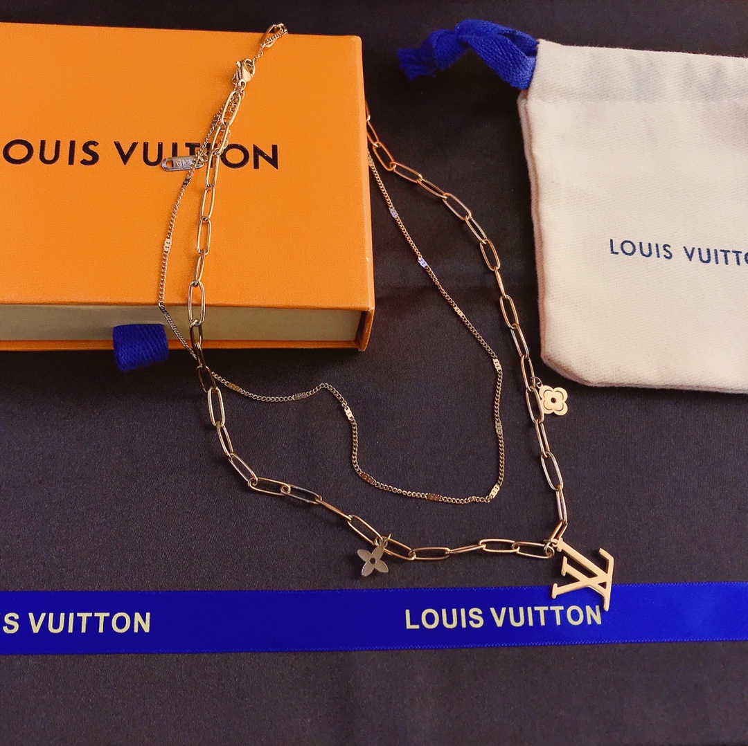 X197   LV necklace