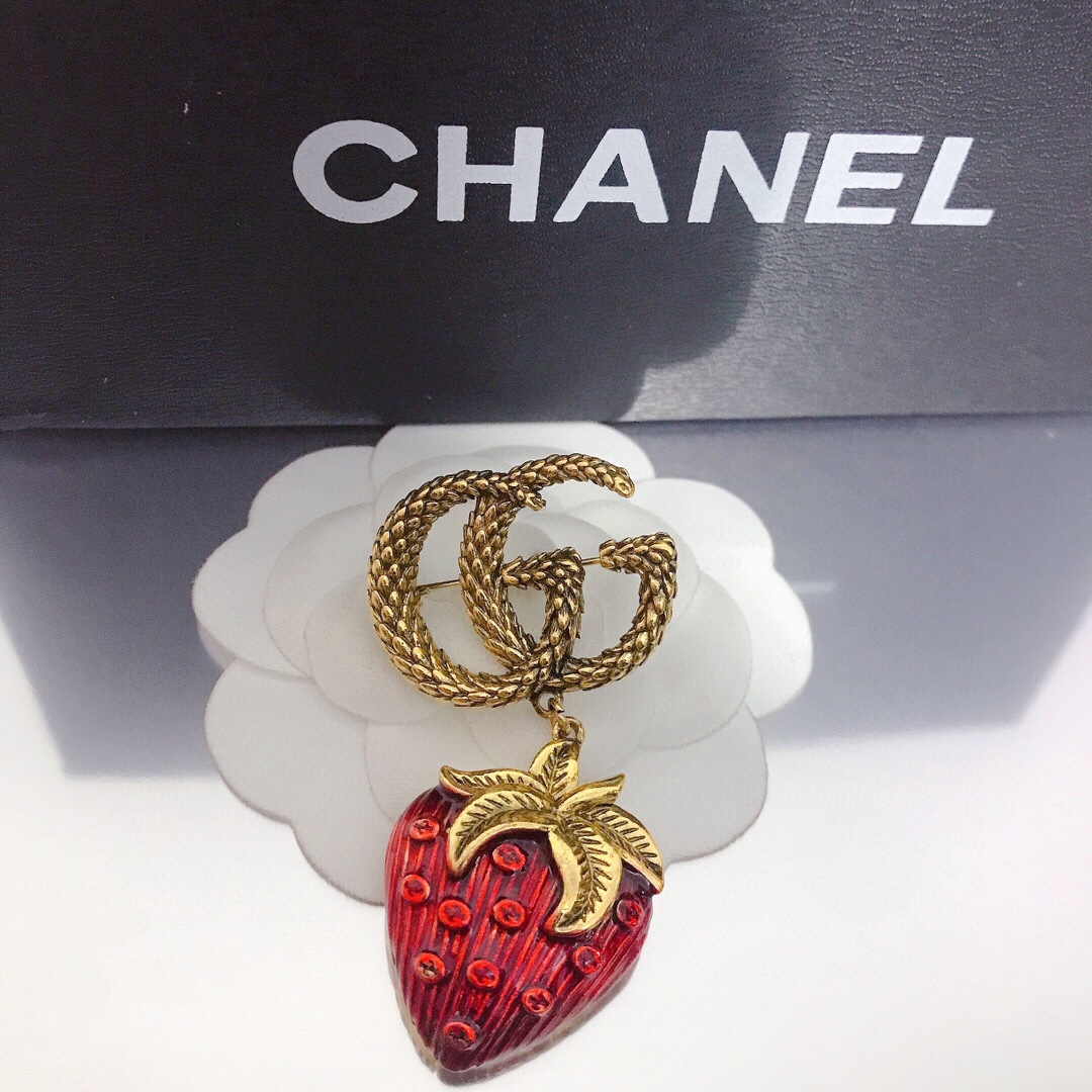 Gucci brooch 110768