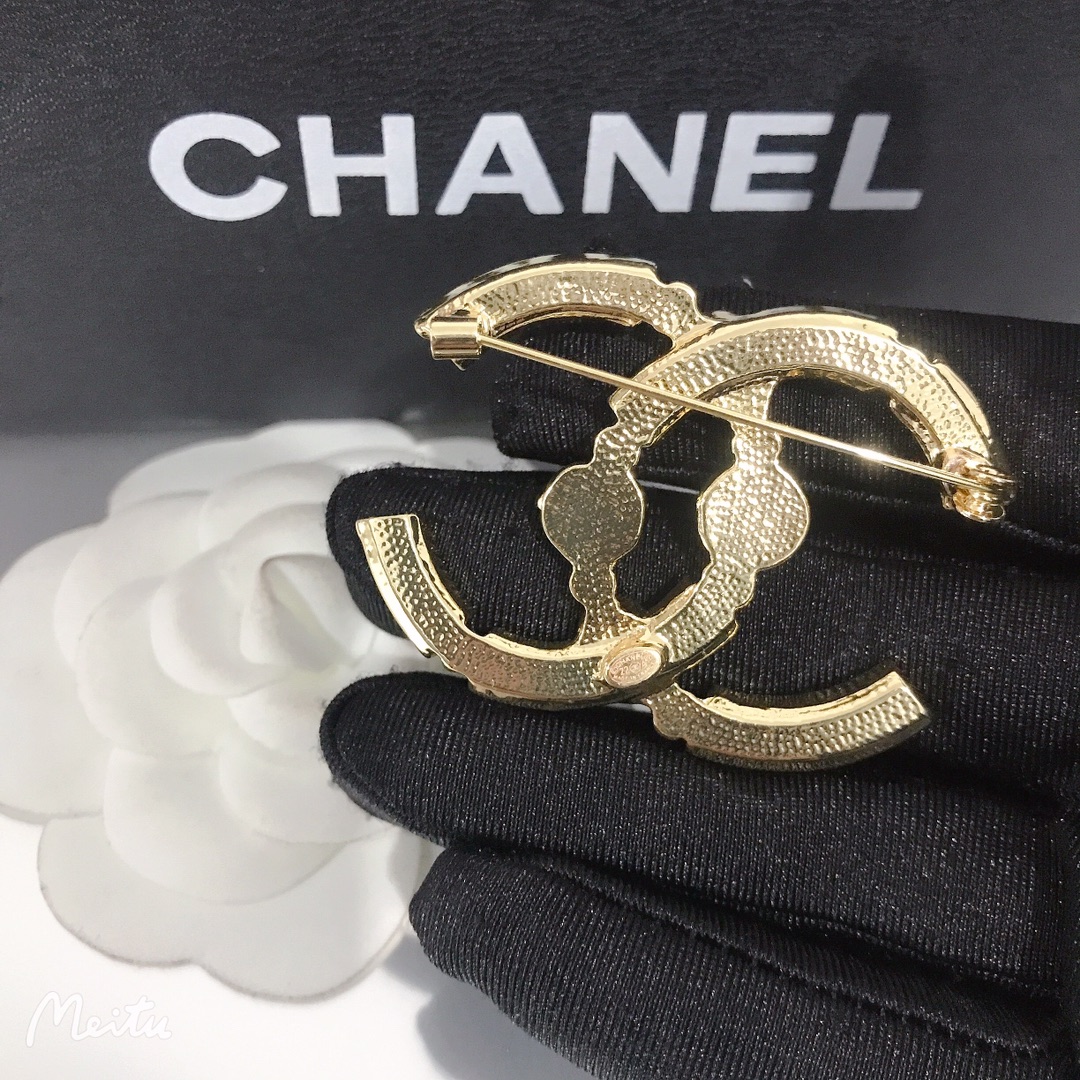 Chanel brooch 110767