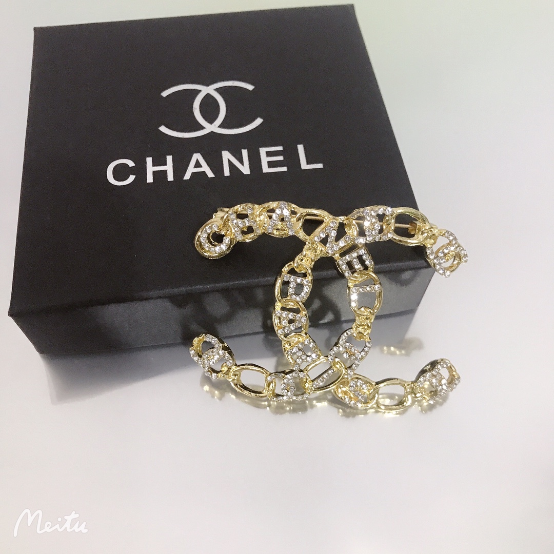 Chanel gold alphabet brooch 110764