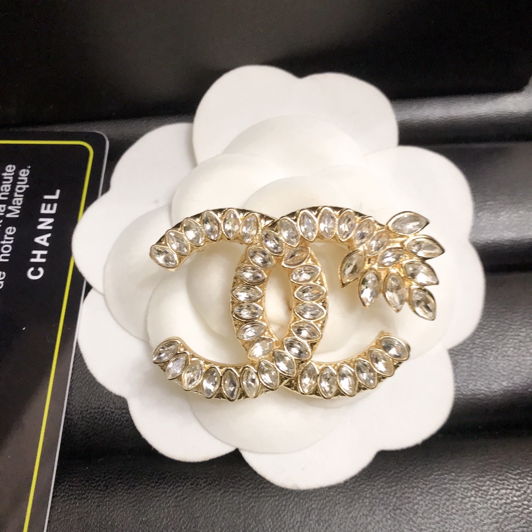 Chanel brooch CC 110751