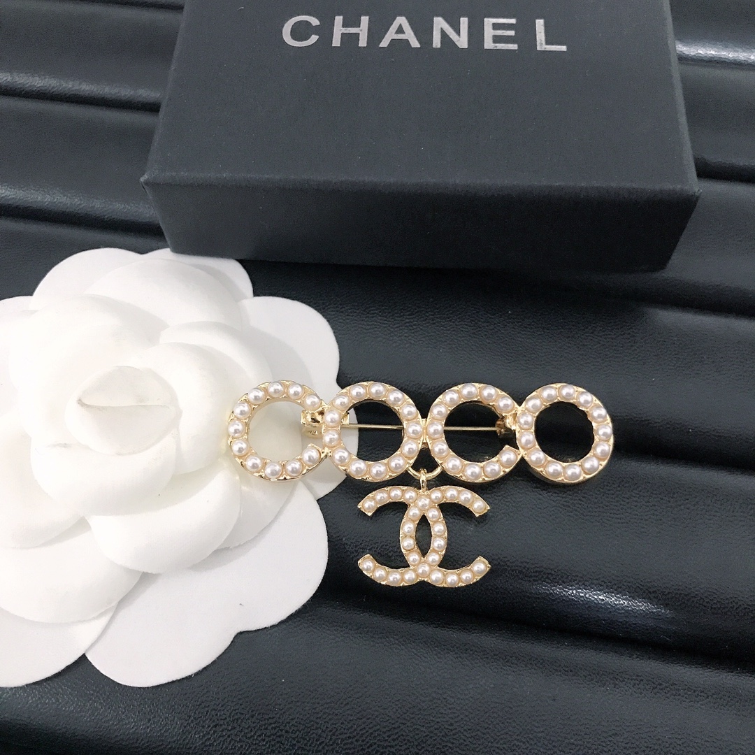 Chanel coco pearls brooch 110748