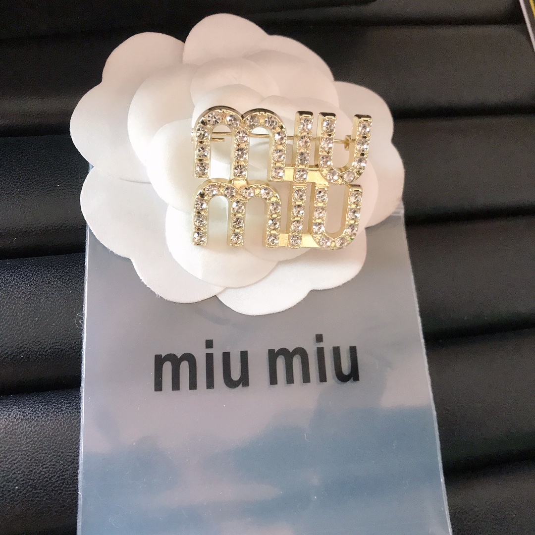 Miumiu brooch 110745