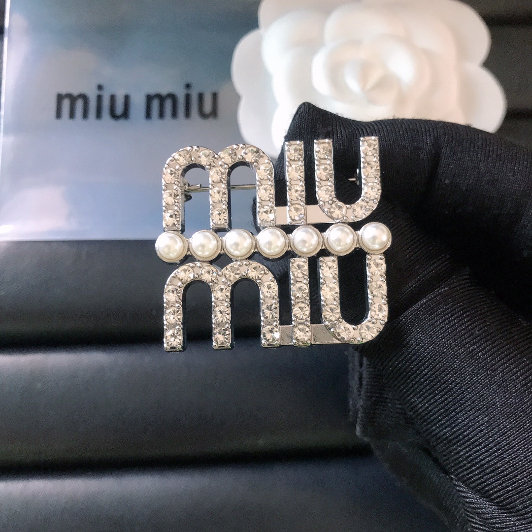 Miumiu brooch 110745