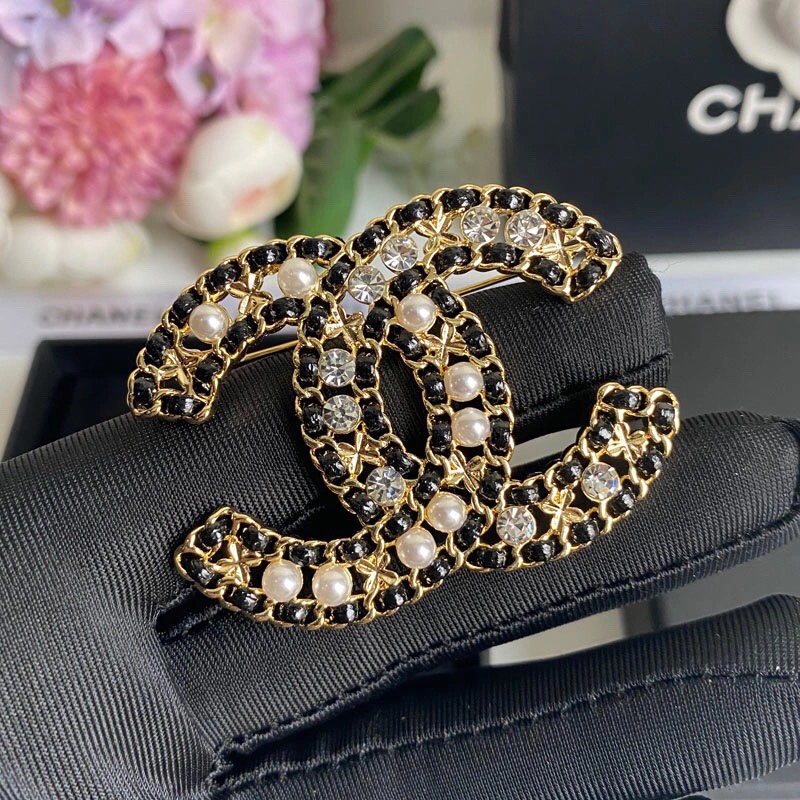 Chanel leather pearls brooch 110743