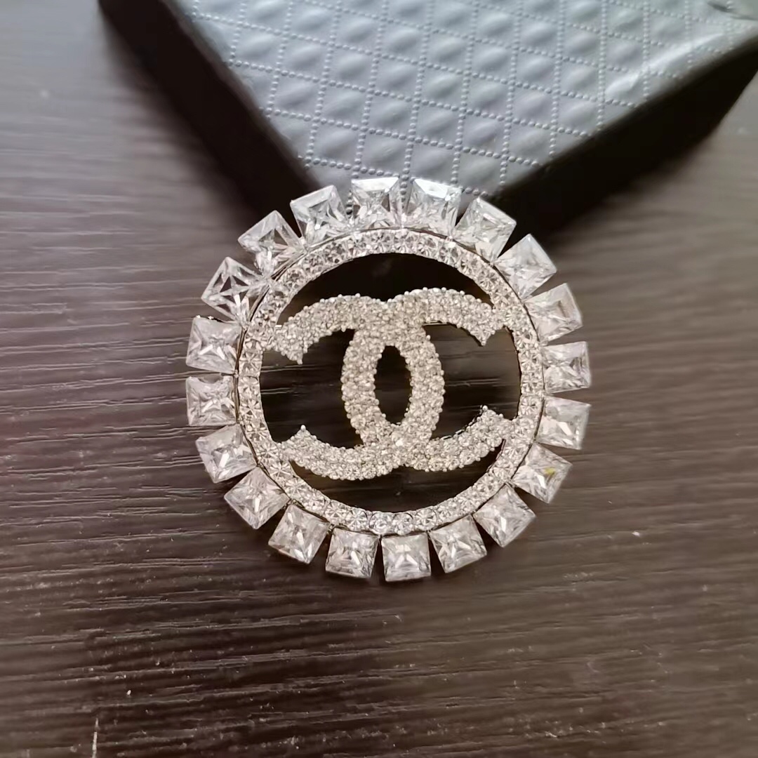 Chanel brooch 110735