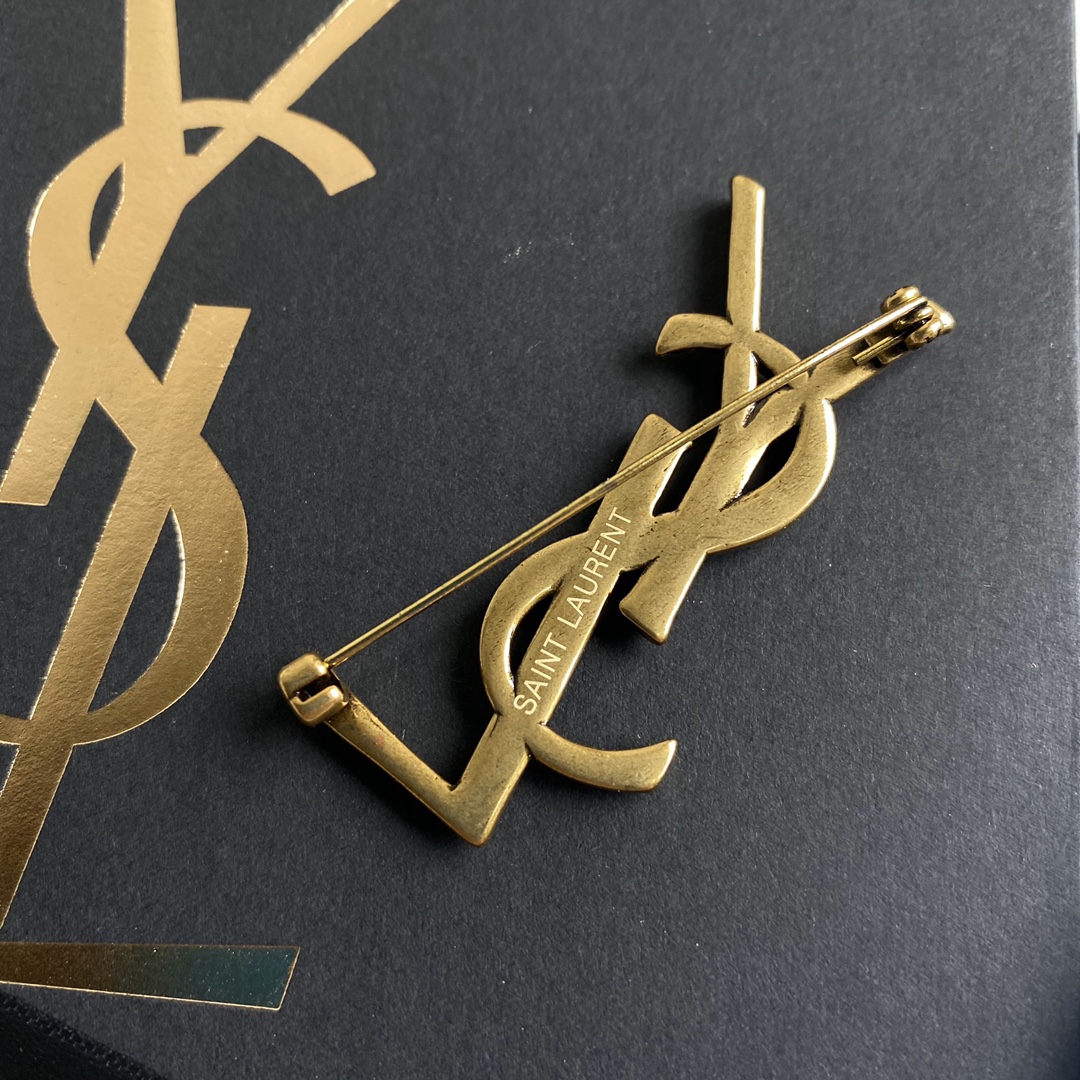 C252 YSL brooch