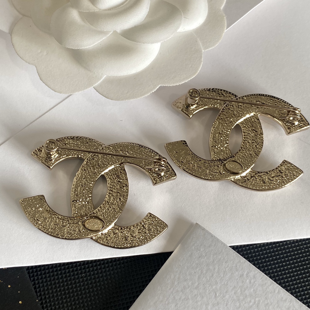 C279/C280 chanel brooch