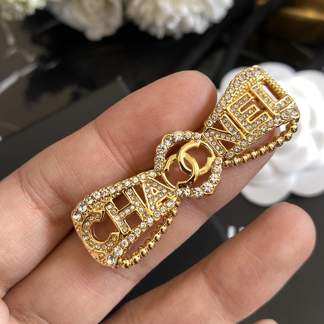 C250 Chanel brooch