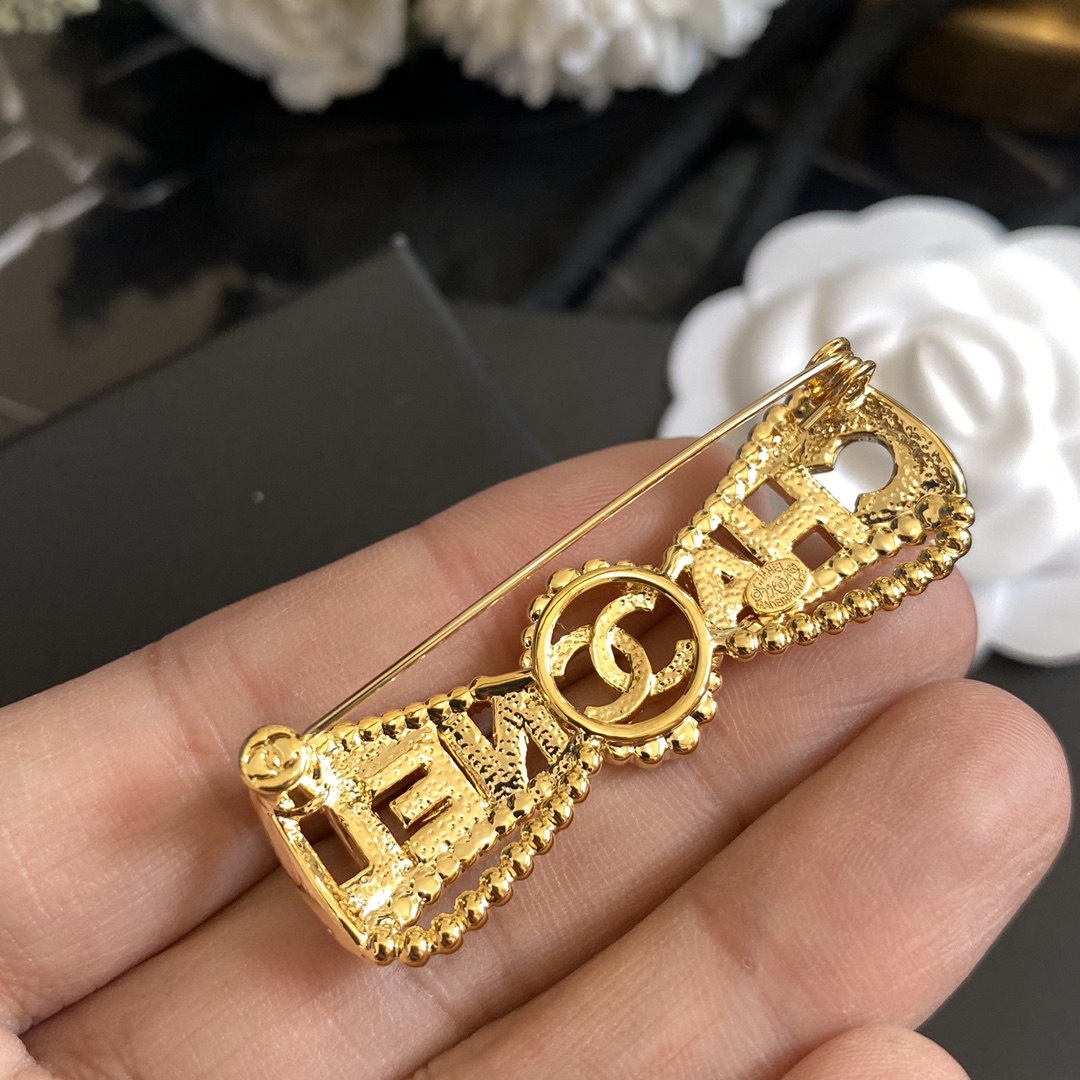 C250 Chanel brooch