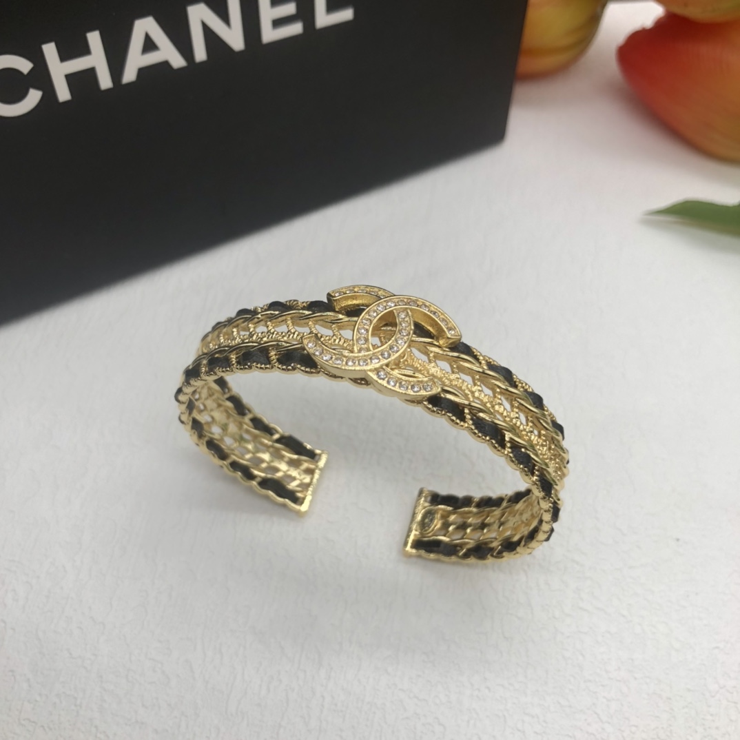 Chanel lambskin bracelet 110865