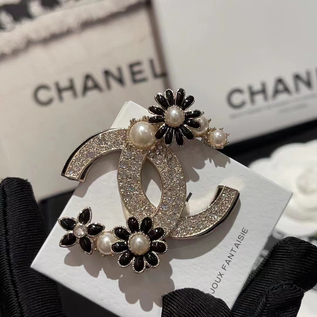 C295  Chanel brooch