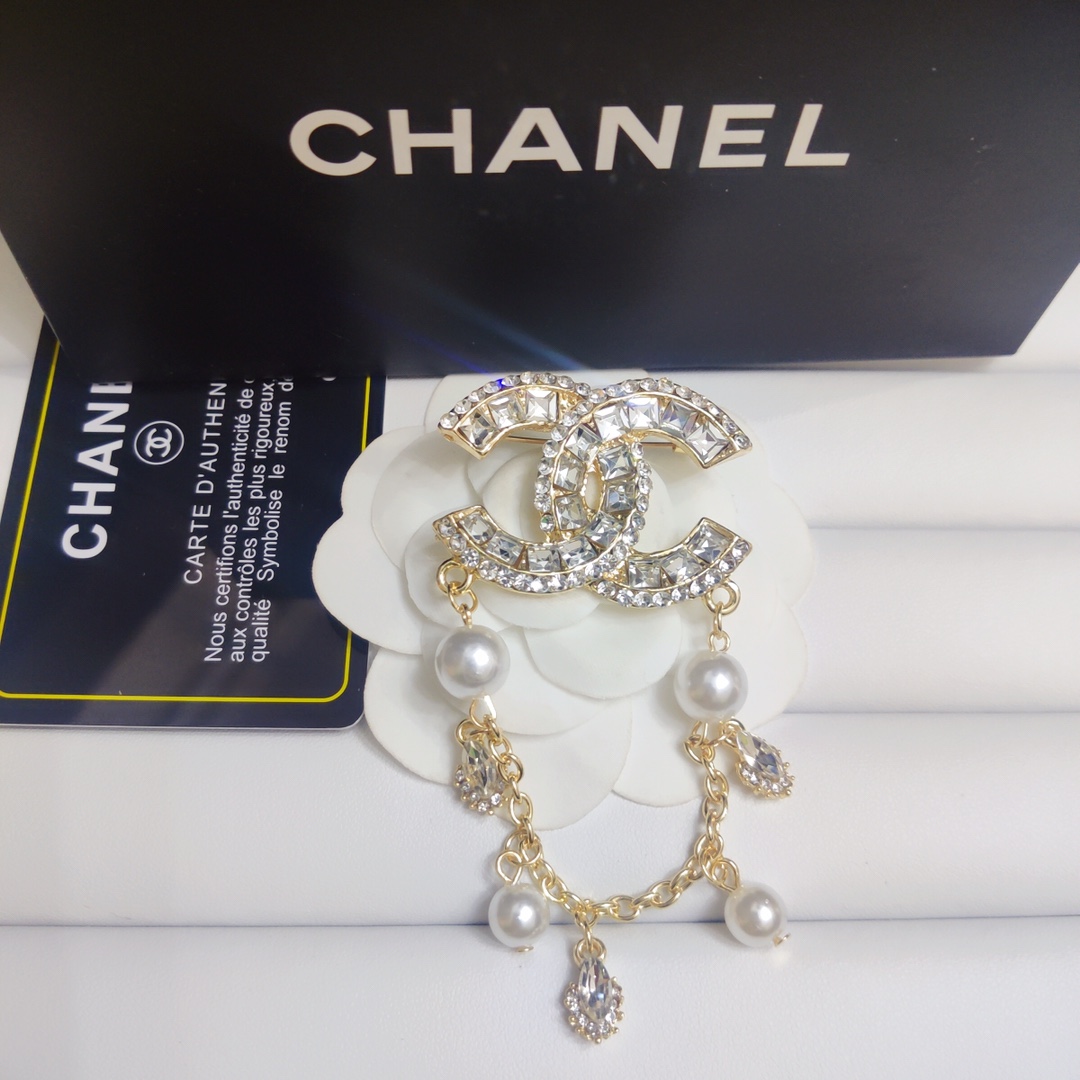 Chanel brooch 110843