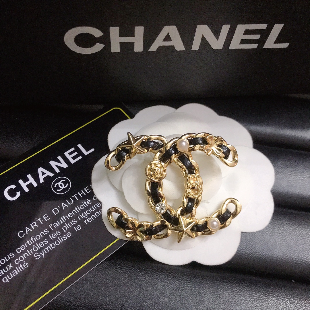 Chanel lambskin brooch 110842