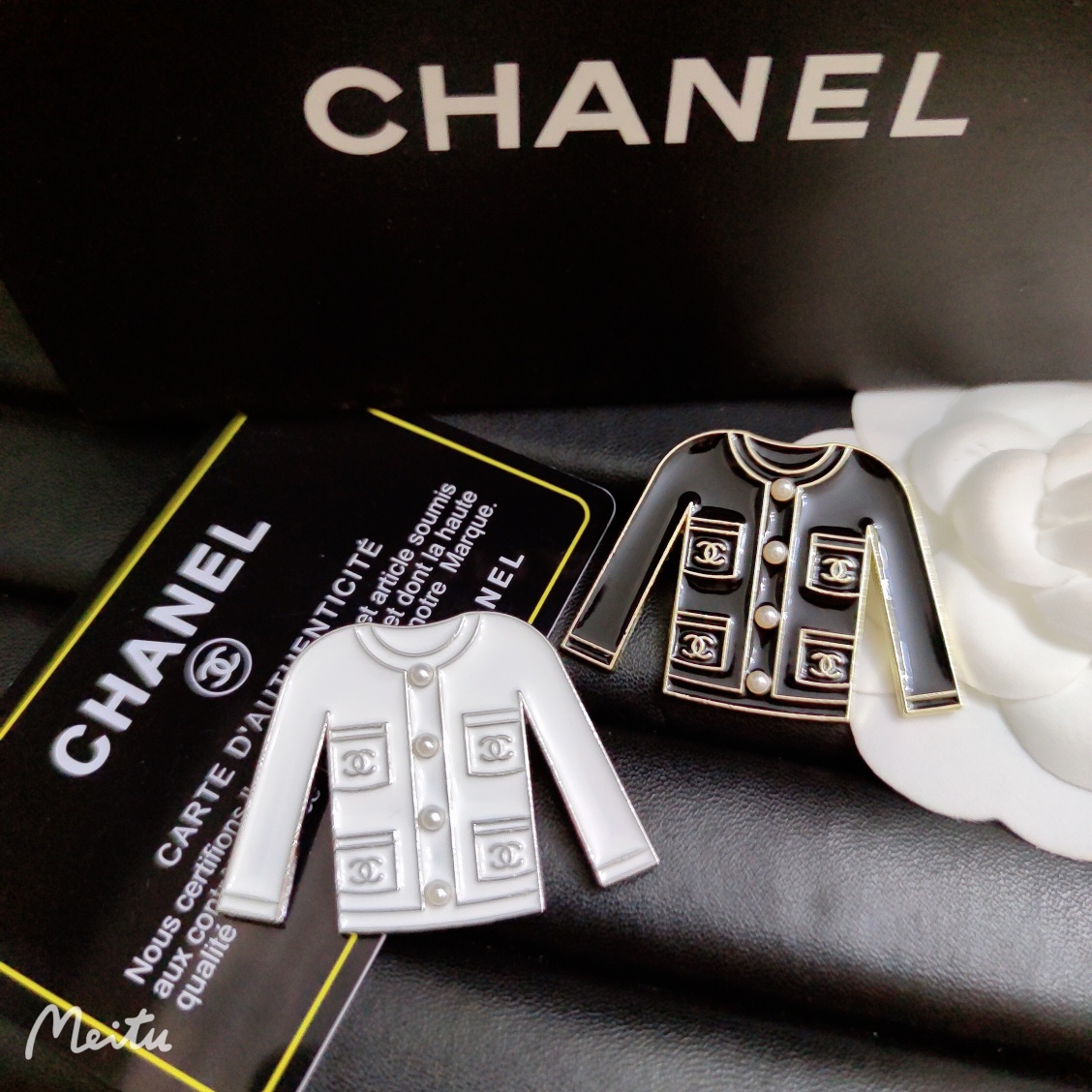 Chanel brooch 110841