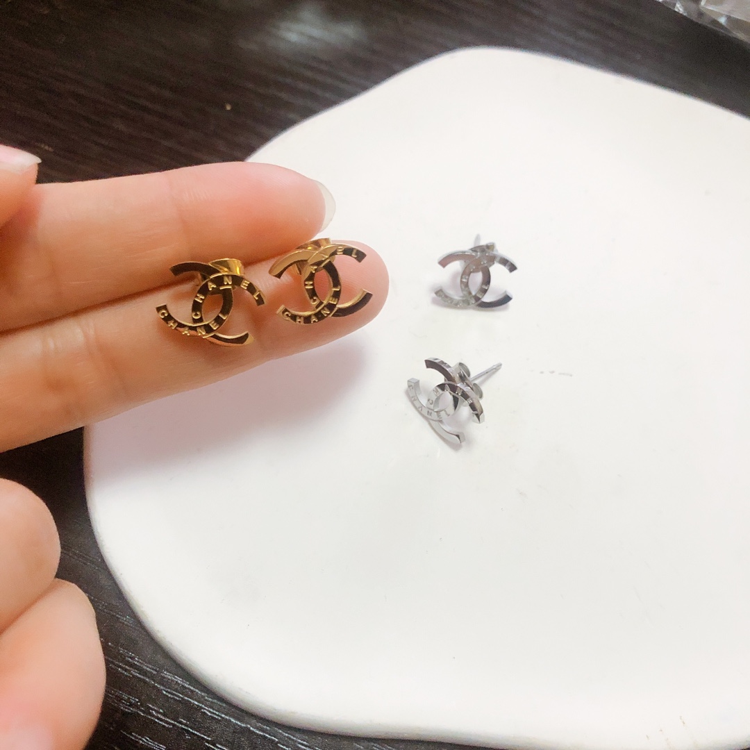 Chanel earrings stud cc 110835