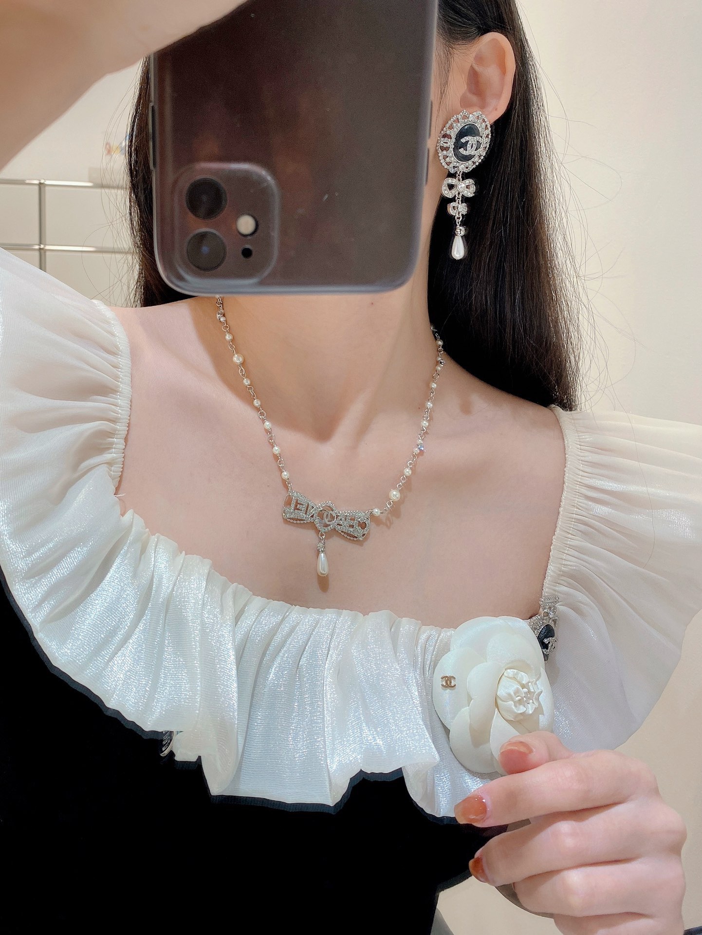 B077 Chanel pearls princess necklace