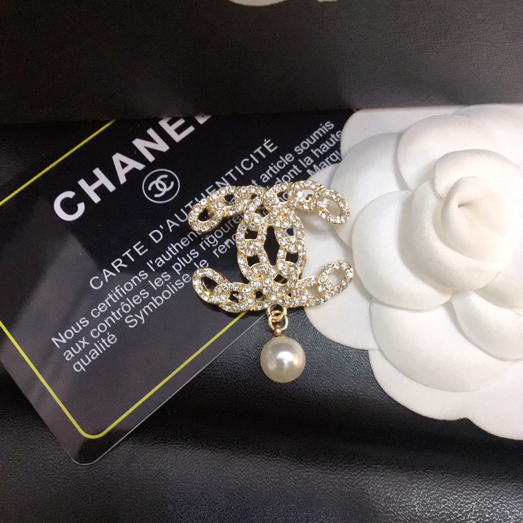Chanel brooch 110904