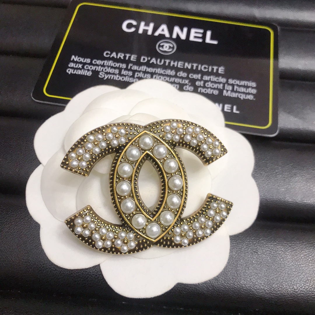 Chanel brooch 110900