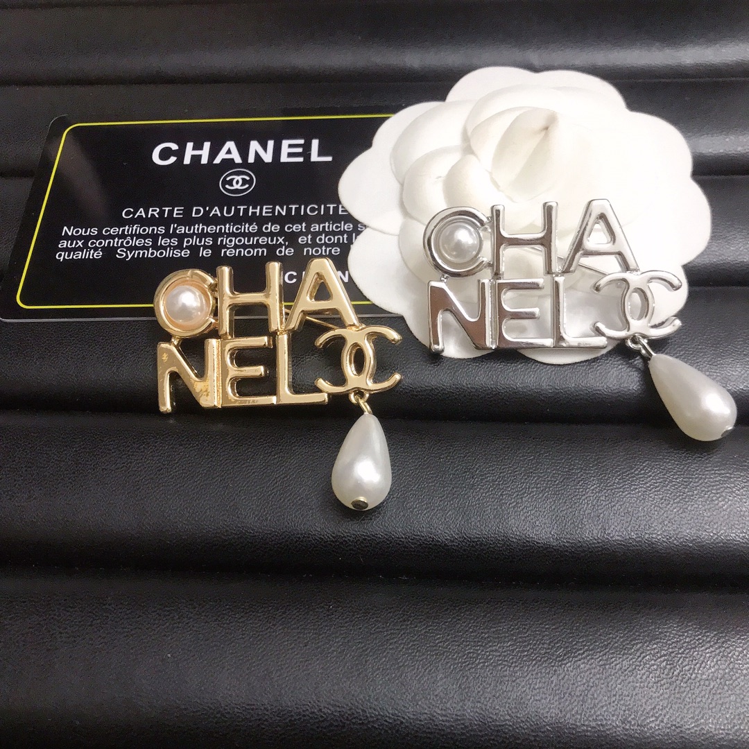 Chanel brooch 110896