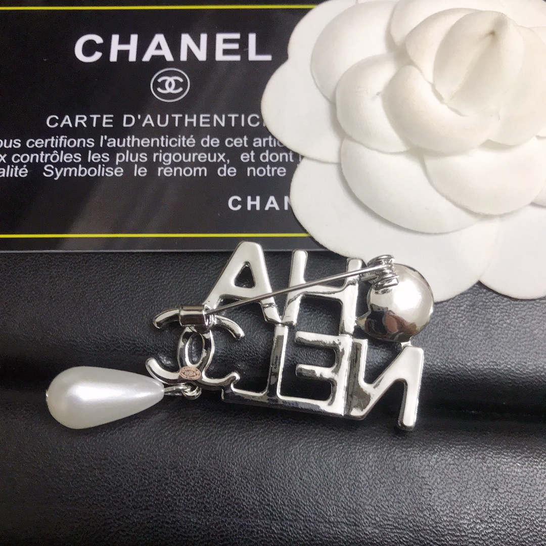 Chanel brooch 110896