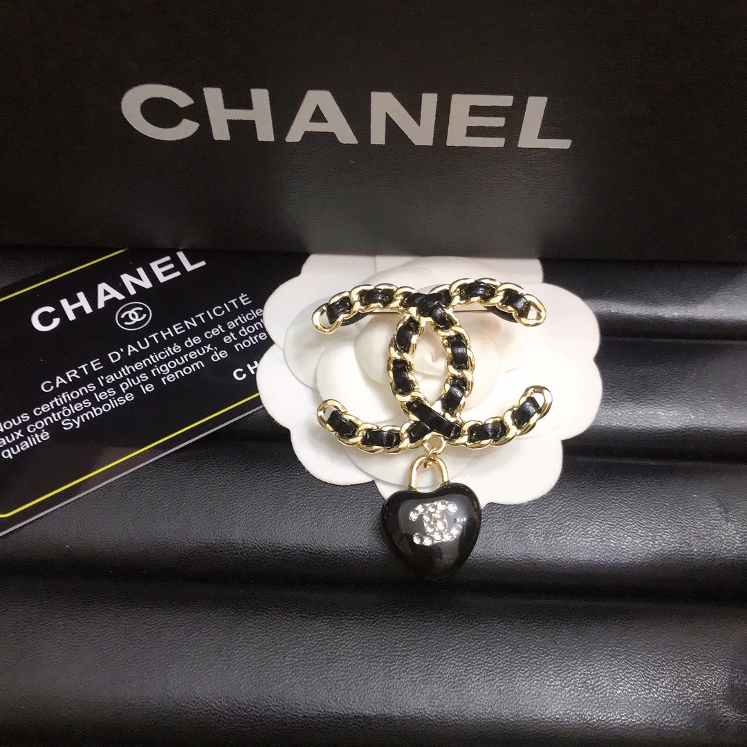 Chanel lambskin heart brooch 110893