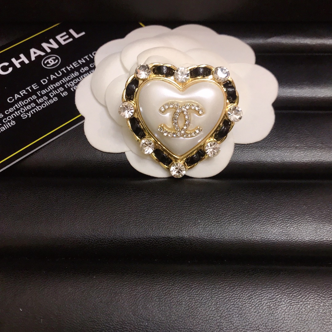 Chanel heart brooch 110892