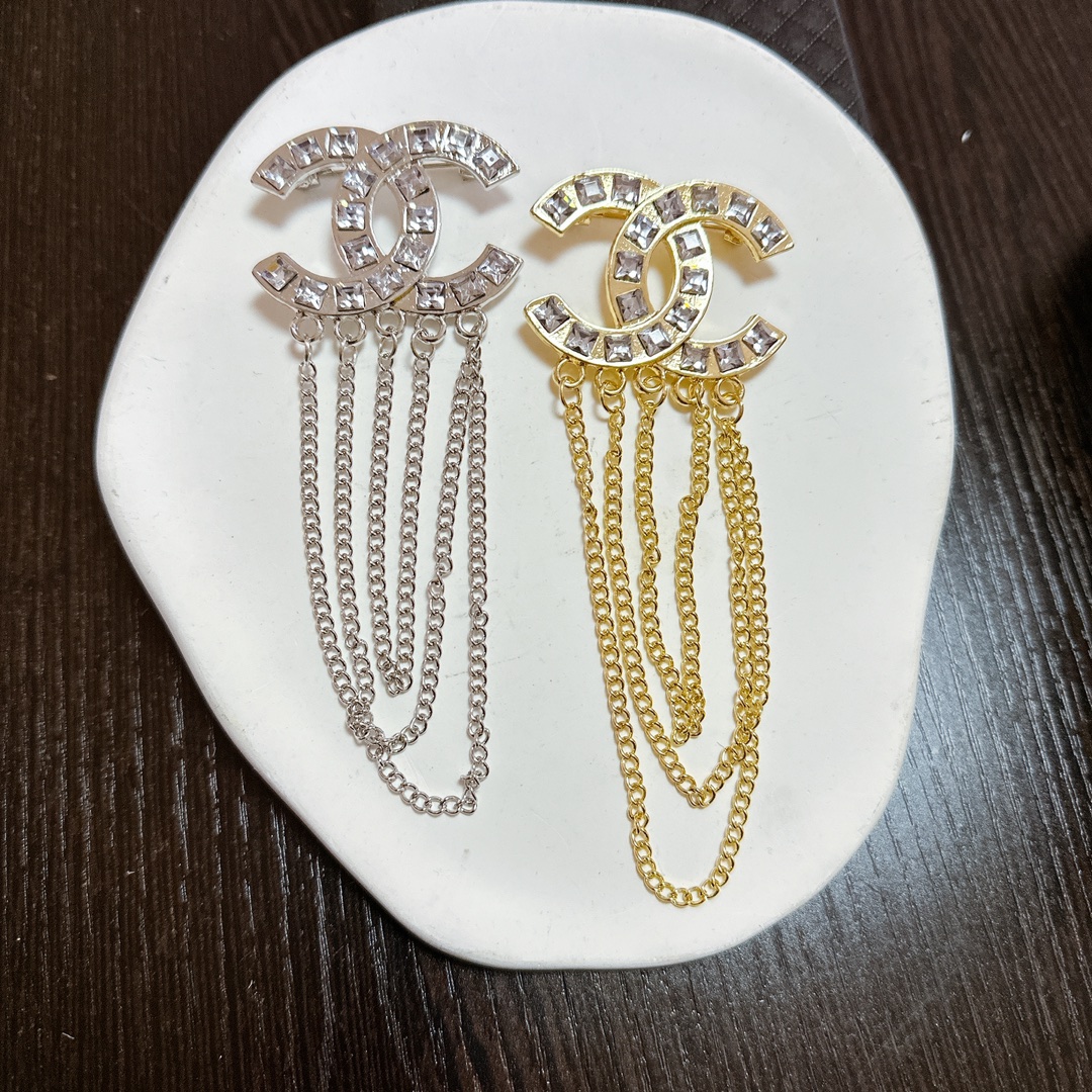 Chanel brooch 110884