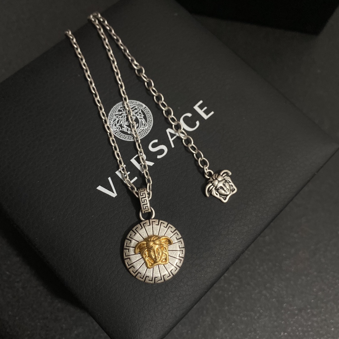 B069 VERSACE necklace