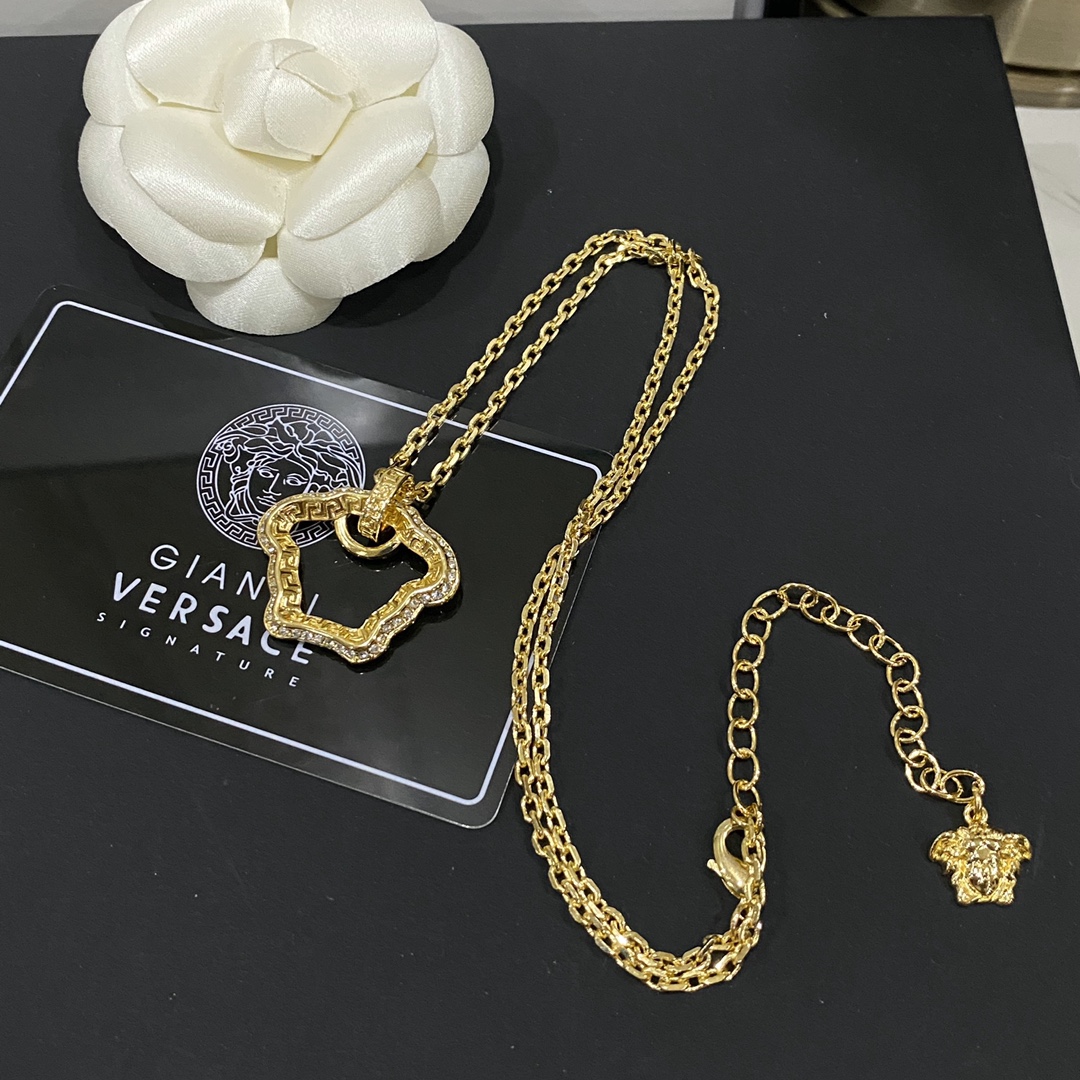 B523 VERSACE necklace