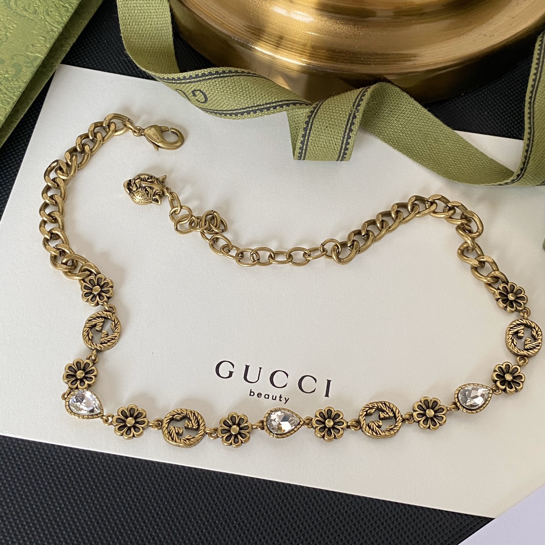 B424 Gucci necklace