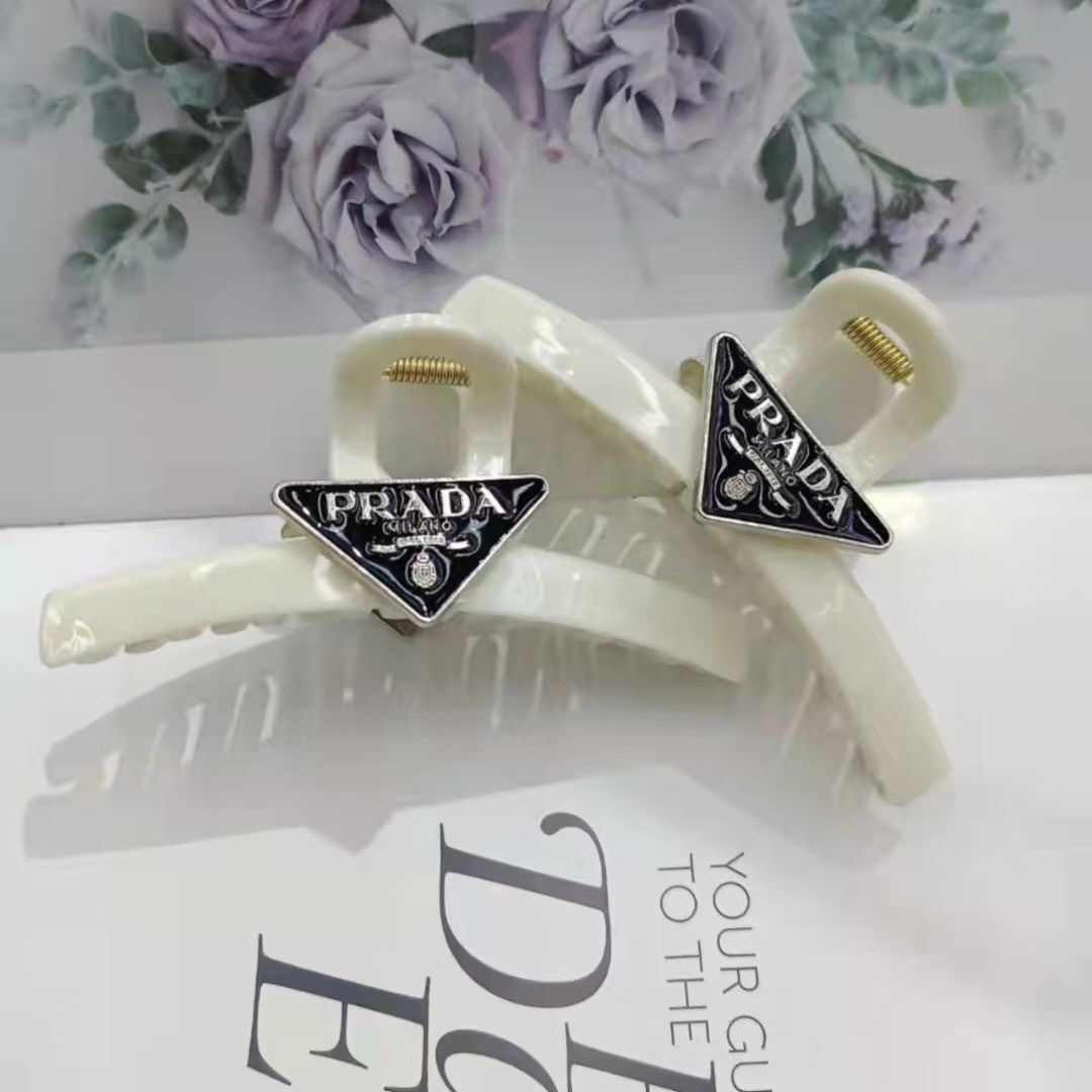 Prada hairclip 1pcs 111023