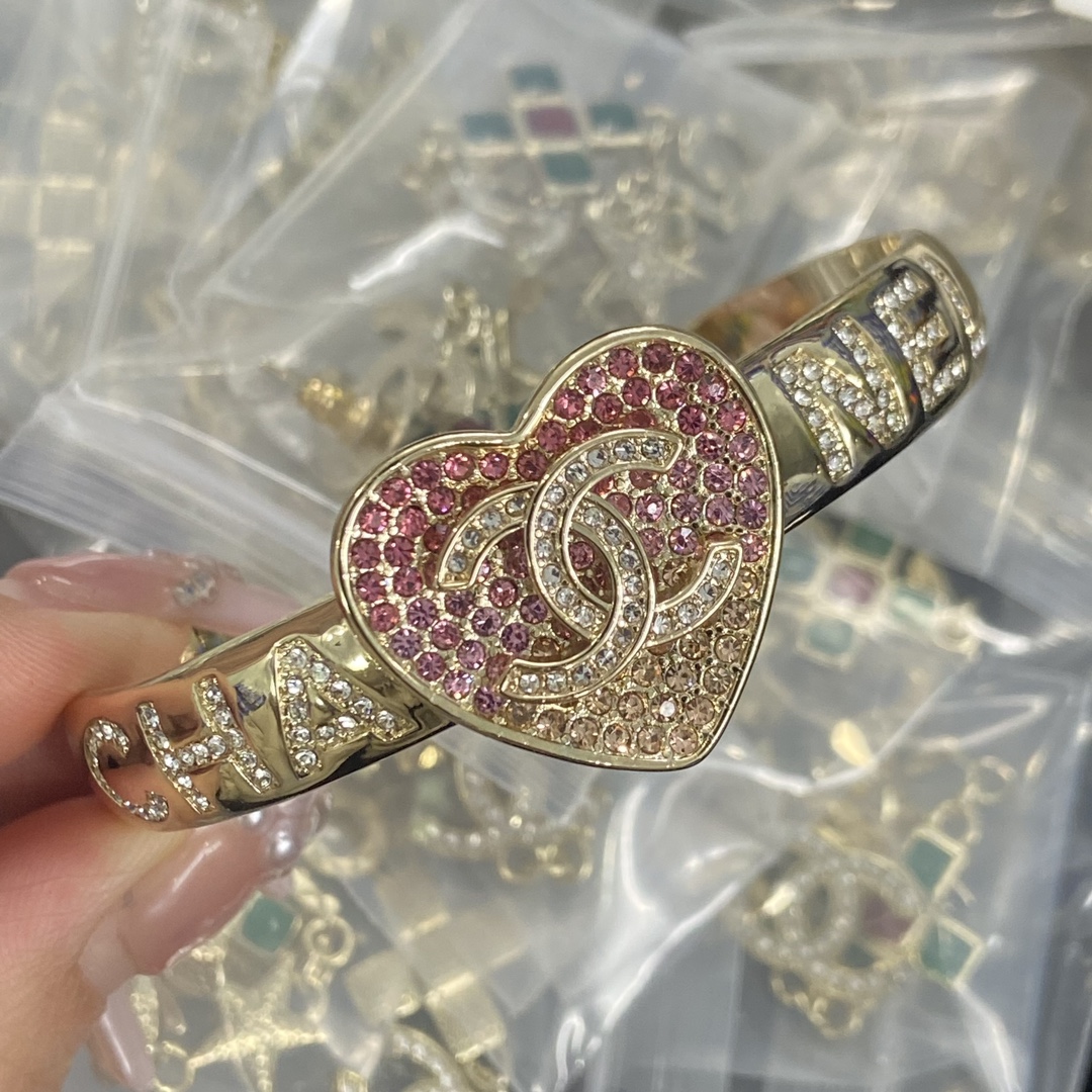 Chanel pink heart bracelet 111080