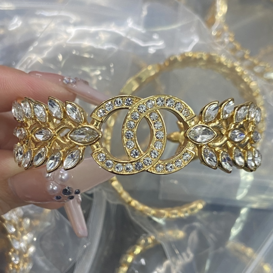 Chanel crystal bracelet 111082