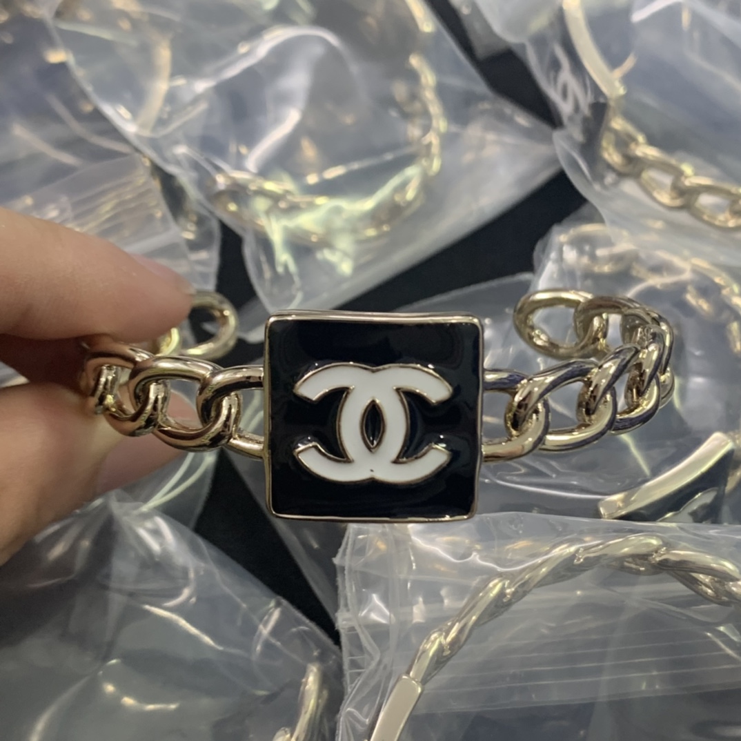 Chanel bracelet 111083