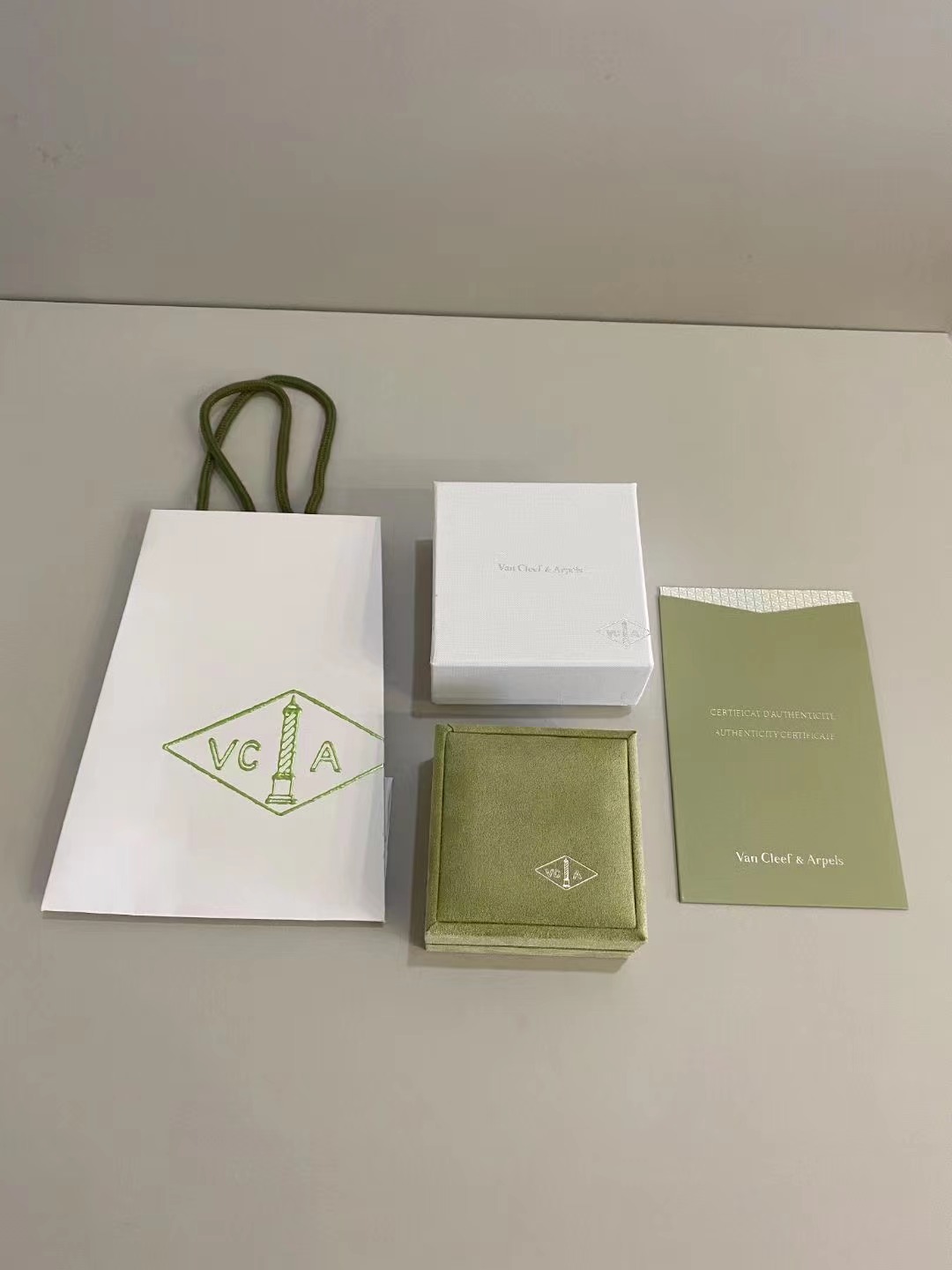 1 Set VCA Vancleef Necklace box package