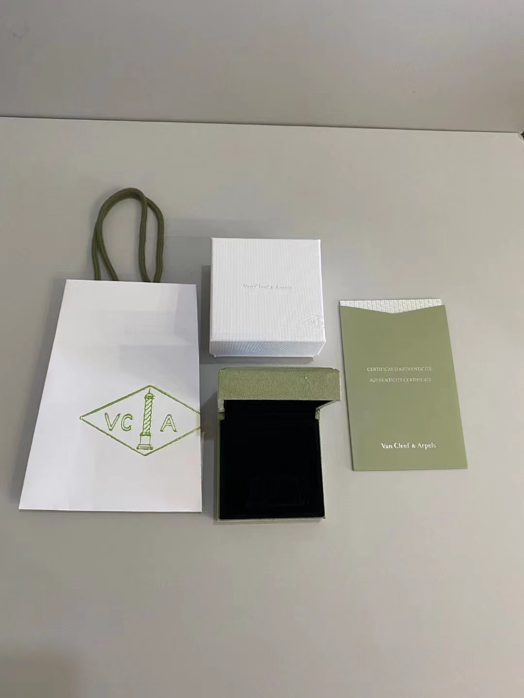 1 Set VCA Vancleef Necklace box package