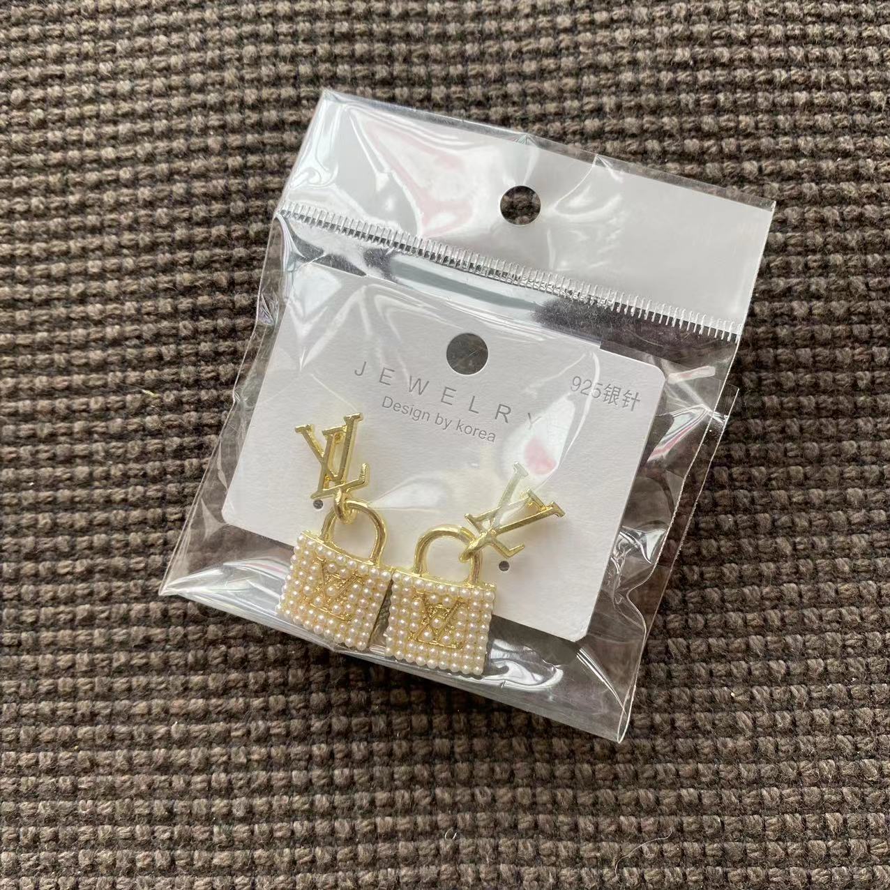 Big sale! LV pearls earrings New