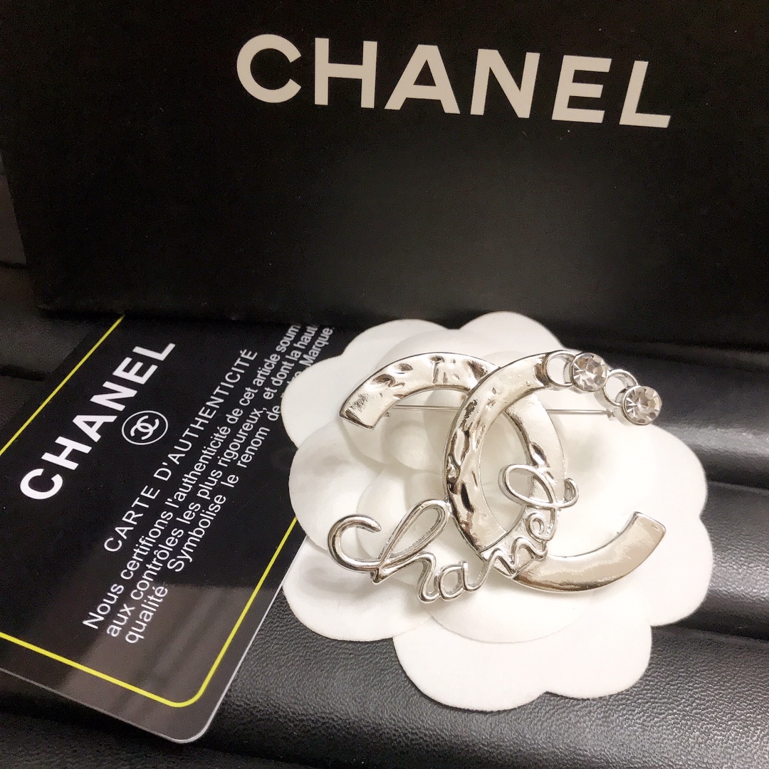 Chanel brooch 111334