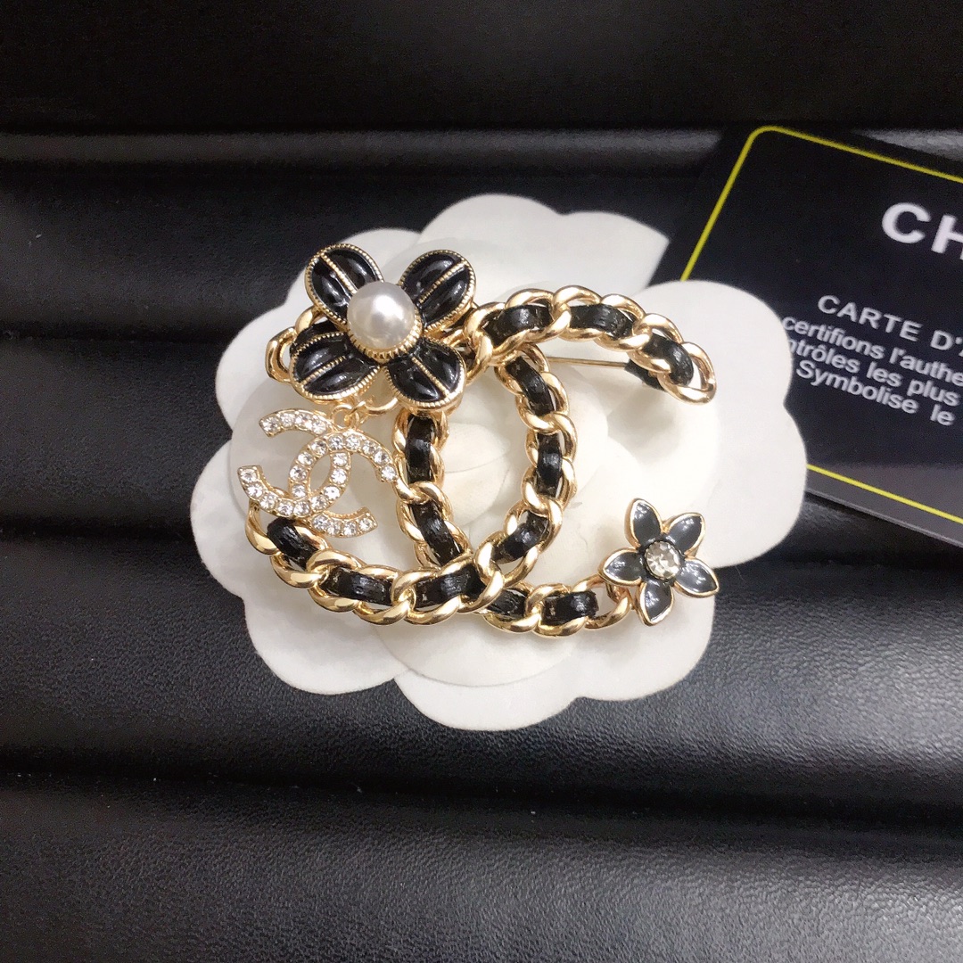 Chanel brooch 111322