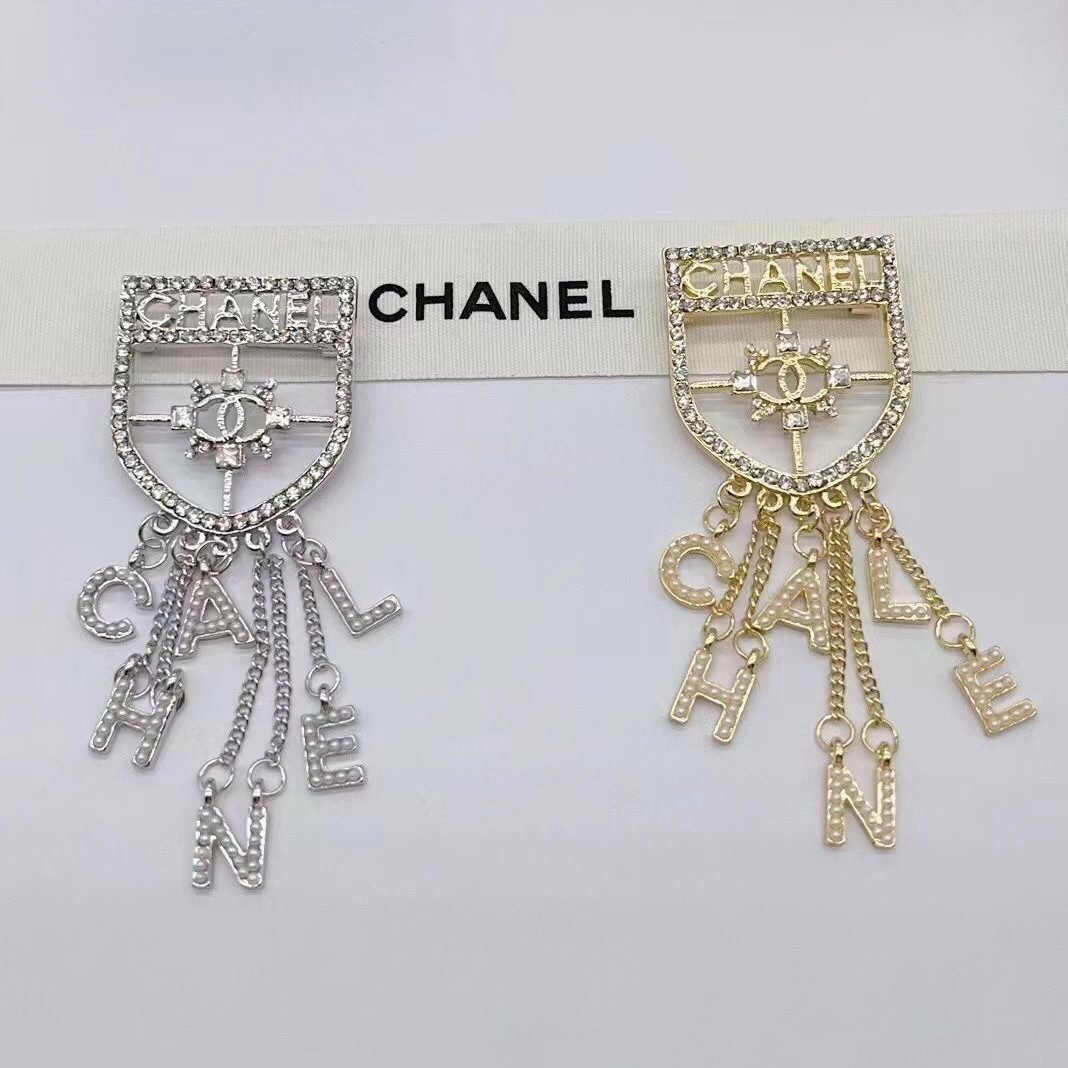 Chanel brooch 111318